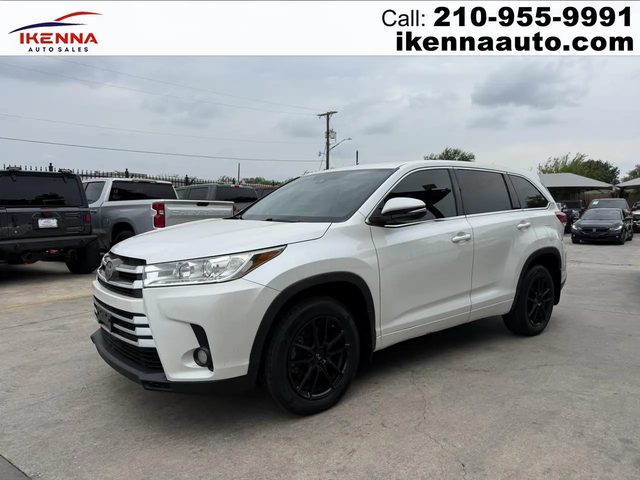 2018 Toyota Highlander LE Plus FWD photo