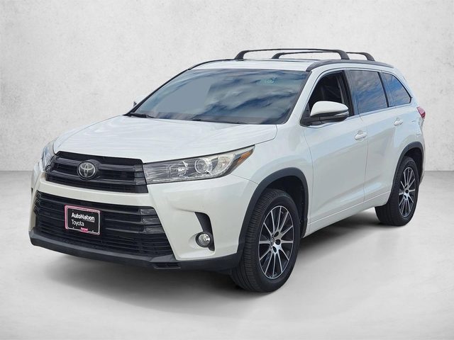 2018 Toyota Highlander SE FWD photo