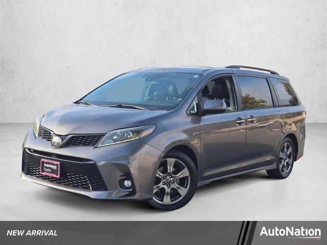 2018 Toyota Sienna SE FWD photo