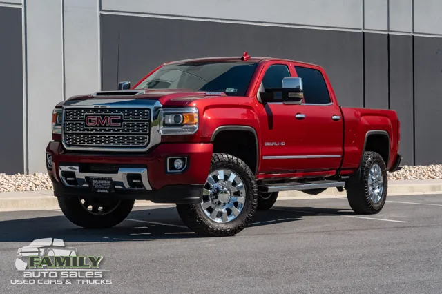 2018 GMC Sierra 2500HD Denali 4WD photo