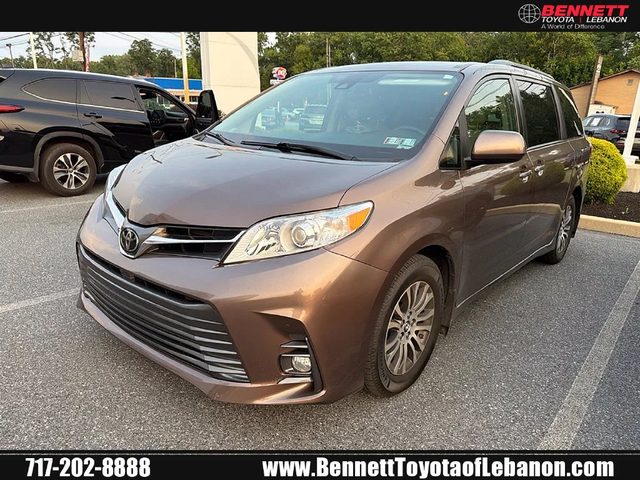 2018 Toyota Sienna XLE FWD photo