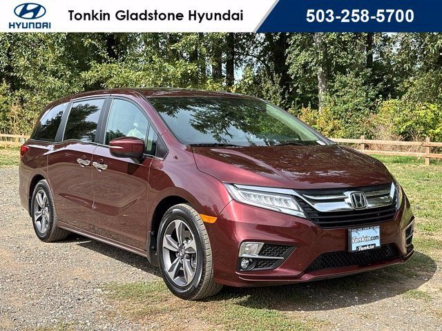 2018 Honda Odyssey Touring FWD photo