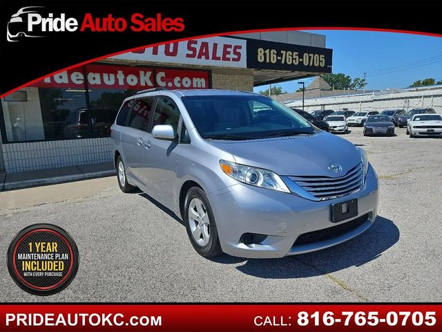 2017 Toyota Sienna LE FWD photo