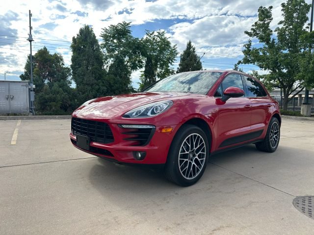 2018 Porsche Macan  AWD photo