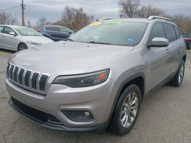 2019 Jeep Cherokee Latitude Plus FWD photo