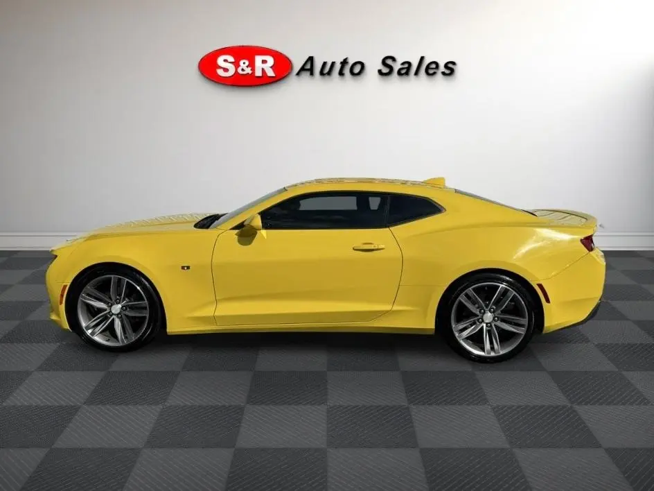 2018 Chevrolet Camaro 1LT RWD photo