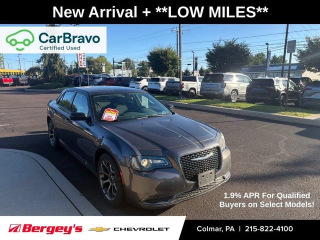 2018 Chrysler 300 Touring RWD photo