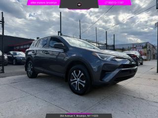 2018 Toyota RAV4 LE AWD photo