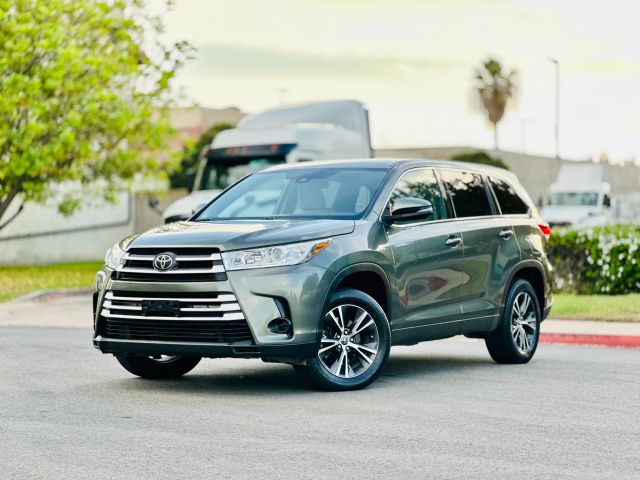 2018 Toyota Highlander LE FWD photo