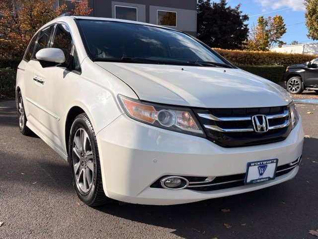 2015 Honda Odyssey Touring FWD photo