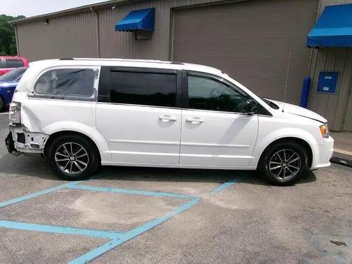 2017 Dodge Grand Caravan SXT FWD photo