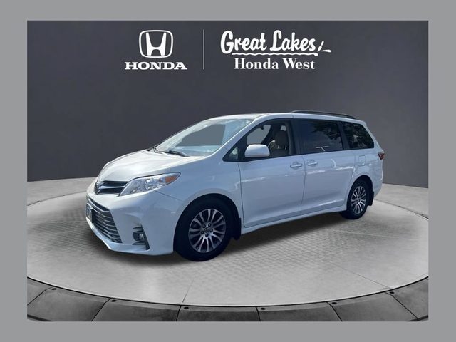 2018 Toyota Sienna XLE Premium FWD photo
