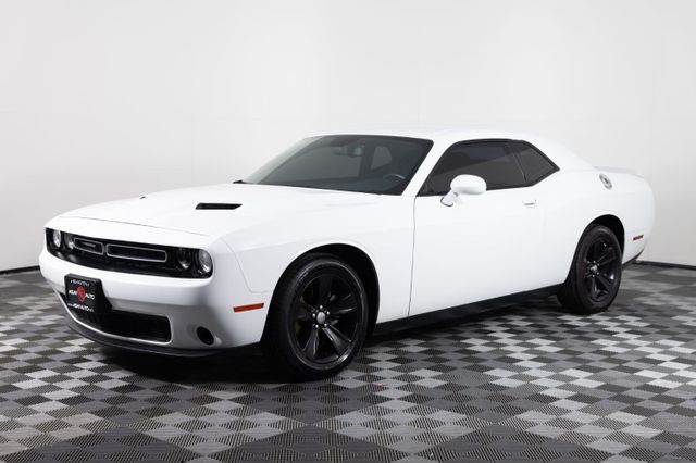 2018 Dodge Challenger SXT RWD photo